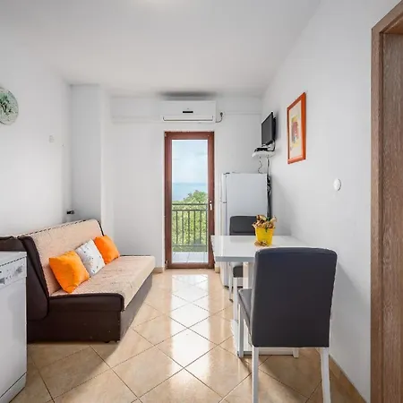 Apartment Fuer 3 Personen Ca 30 Qm In Drenje, Istrien Bucht Von Rasa