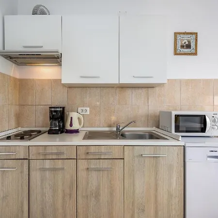 Apartment Fuer 3 Personen Ca 30 Qm In Drenje, Istrien Bucht Von Rasa *